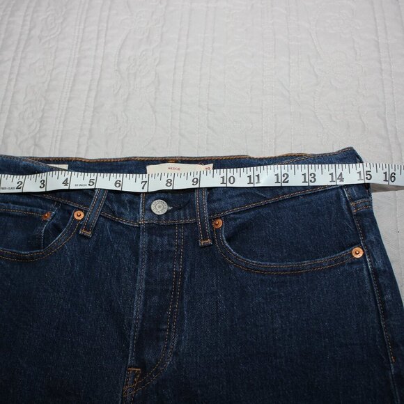 Levi's Women's Premium Wedgie Straight Jeans Button Fly Big "E" Size 29 Med Wash - Picture 9 of 11